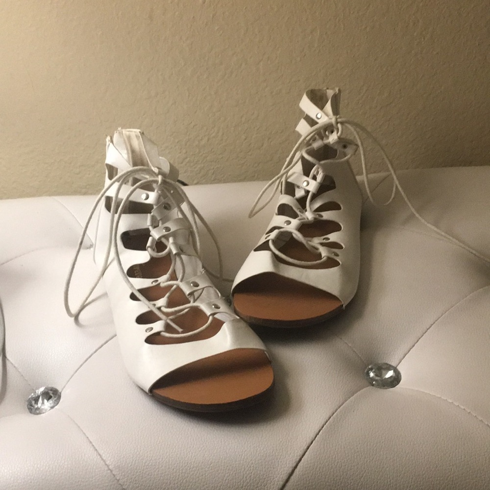 WHITE LACE UP SANDALS SIZE 8.5